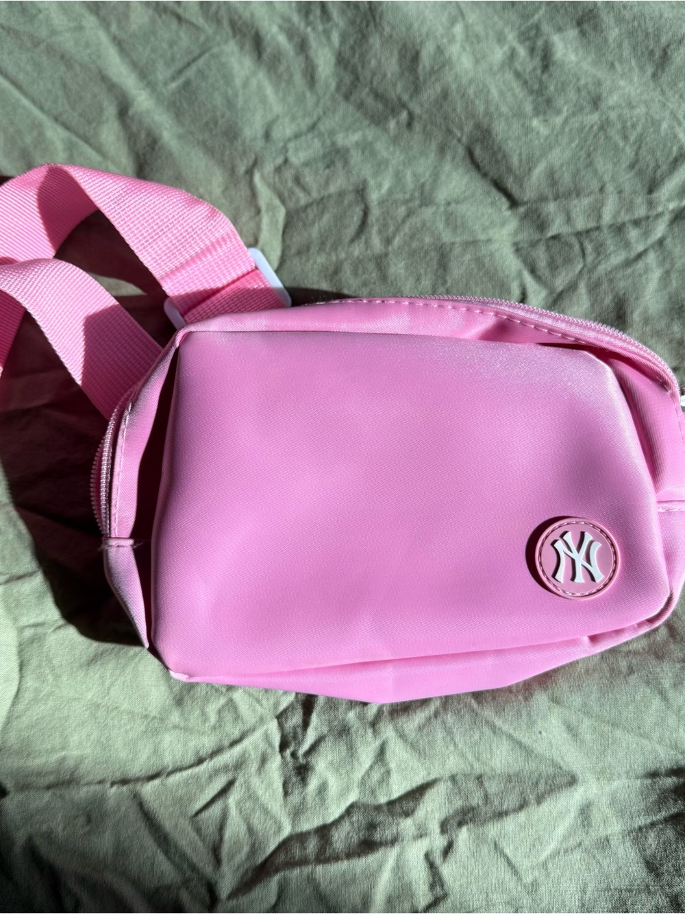 NWOT New York Yankees crossbody bag / fanny pack / belt bag